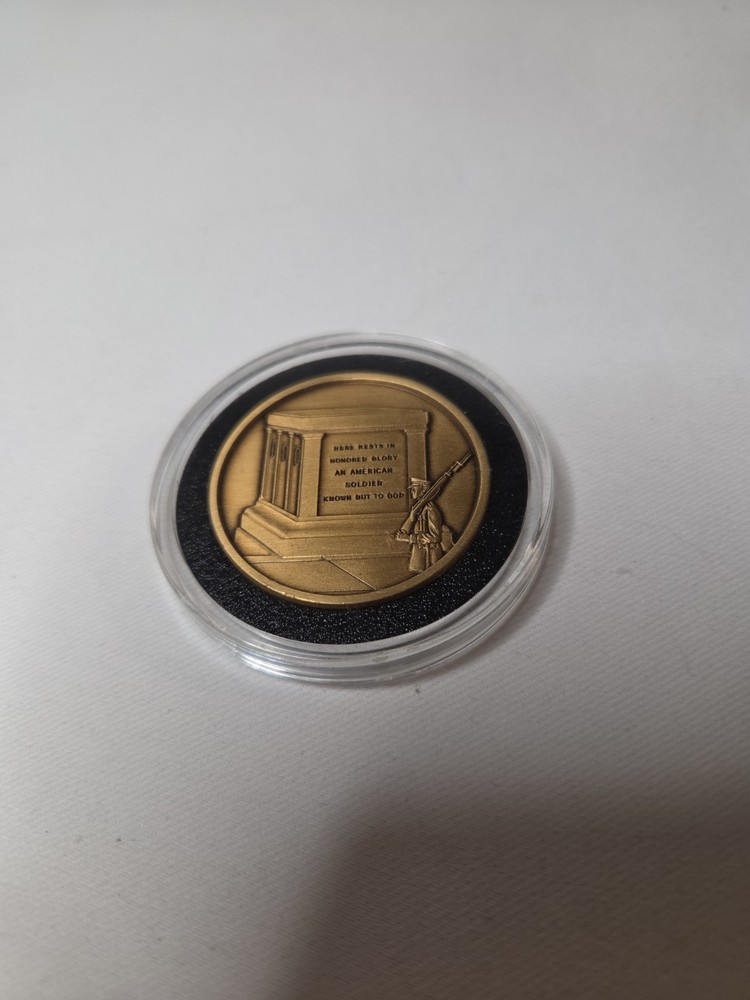 TOMB OF THE UNKNOWN SOLDIER ARLINGTON ARMY CHALLENGE COIN 1996 BRONZE 1.5"