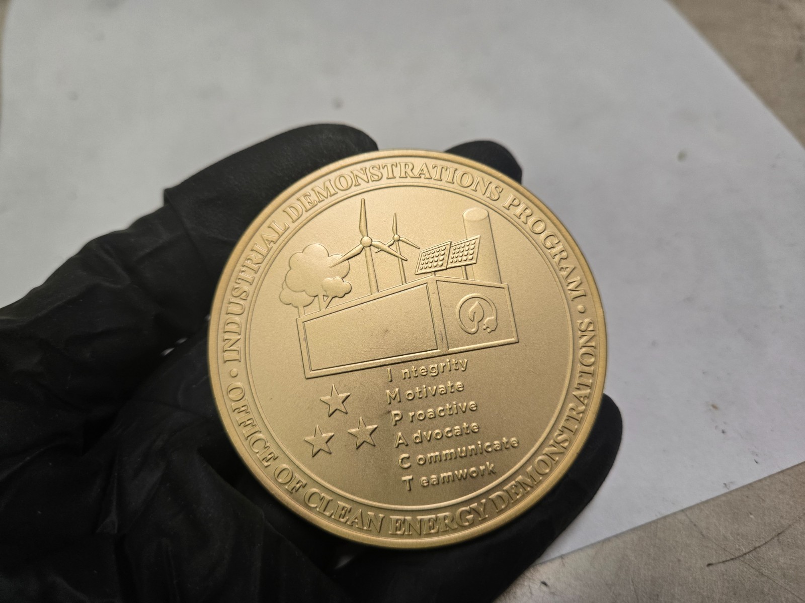 2.5" Department Of energy of the USA office of clean energy Challenge Coin RARE gallery