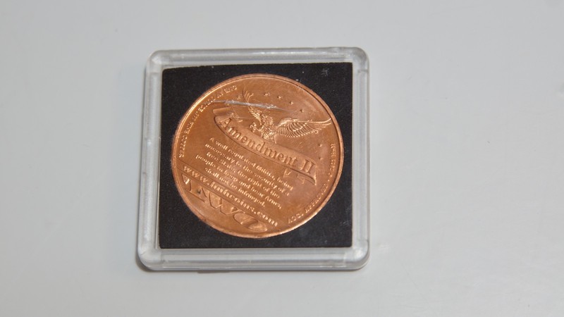 Second Amendment Commemorative Coin Round 1789–2018 in Display Case gallery