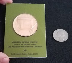 VINTAGE CARDED BRONZE Tomb of the Unknown Guard The Old Guard US Challenge Coin