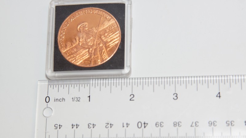 Second Amendment Commemorative Coin Round 1789–2018 in Display Case gallery