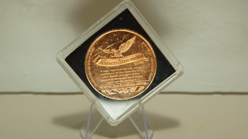 Second Amendment Commemorative Coin Round 1789–2018 in Display Case gallery