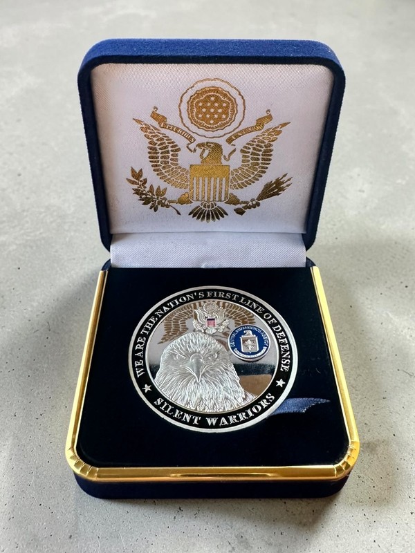 Central Intelligence Agency CIA Special Agent Challenge Coin in Velvet Case gallery