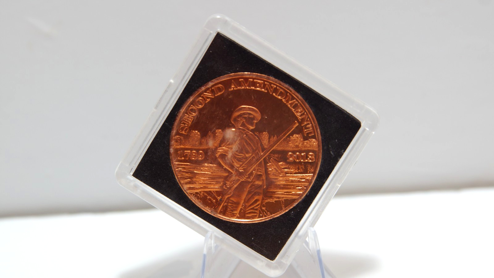 Second Amendment Commemorative Coin Round 1789–2018 in Display Case gallery