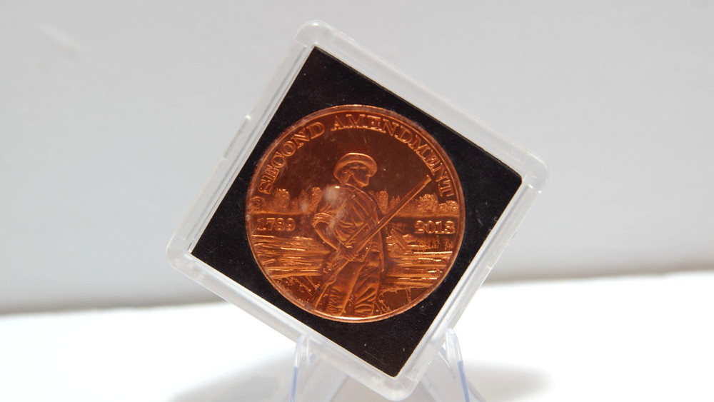 Second Amendment Commemorative Coin Round 1789–2018 in Display Case
