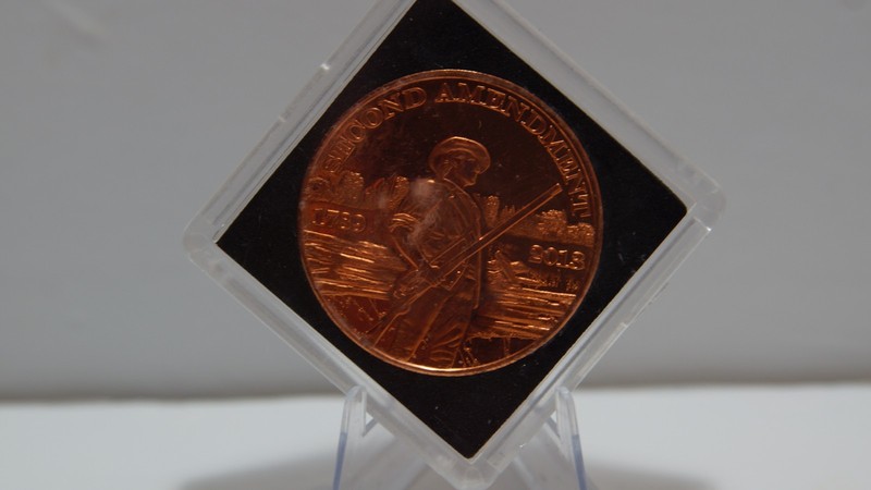 Second Amendment Commemorative Coin Round 1789–2018 in Display Case gallery