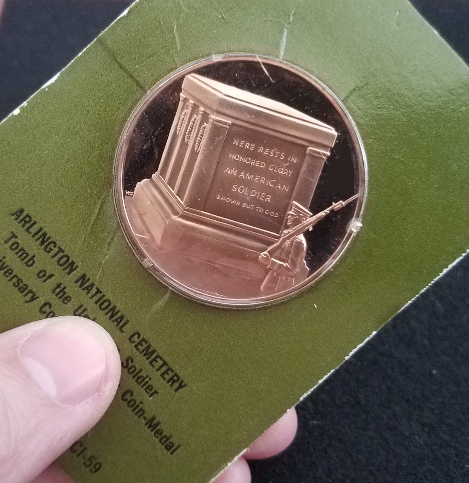 VINTAGE CARDED Tomb of the Unknown Guard The Old Guard BRONZE US Challenge Coin gallery