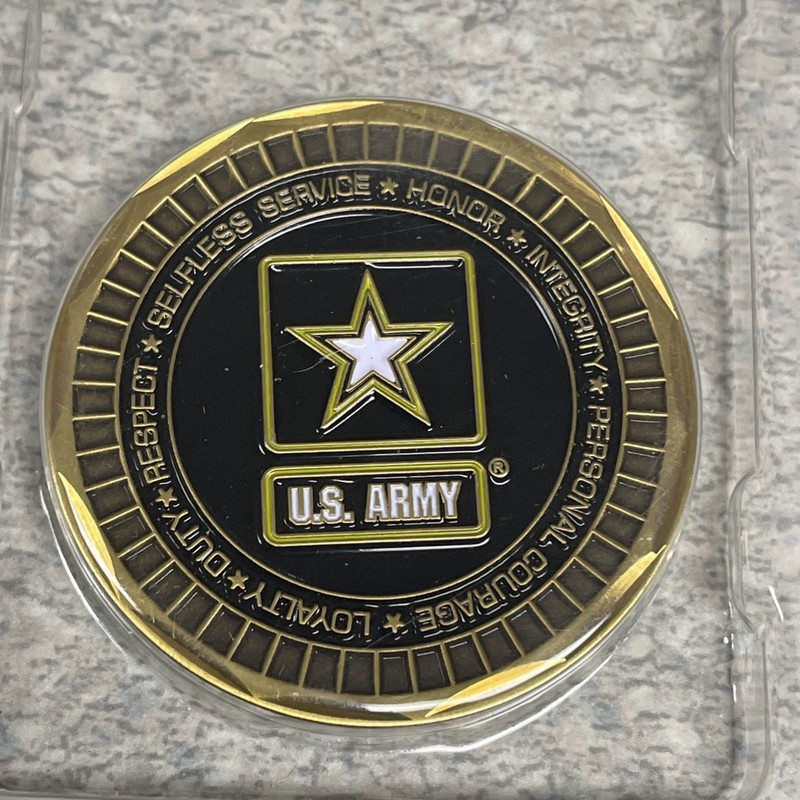 Coin US Army Fort Belvoir VA Base Challenge Coin In Case - New gallery