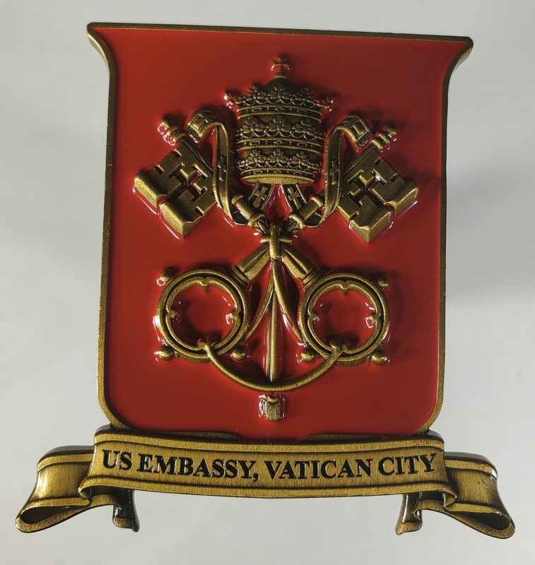 US STATE DEPARTEMENT US EMBASSY VATICAN CITY CHALLENGE COIN 2" wth 2.5" ht 174 gallery