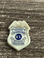 SMALL PLASTIC SHIELD U.S. FEDERAL LAW ENFORCEMENT OFFICERS ASSOCIATION 1 1/4″