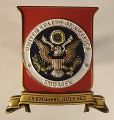 US STATE DEPARTEMENT US EMBASSY VATICAN CITY CHALLENGE COIN 2″ wth 2.5″ ht 174